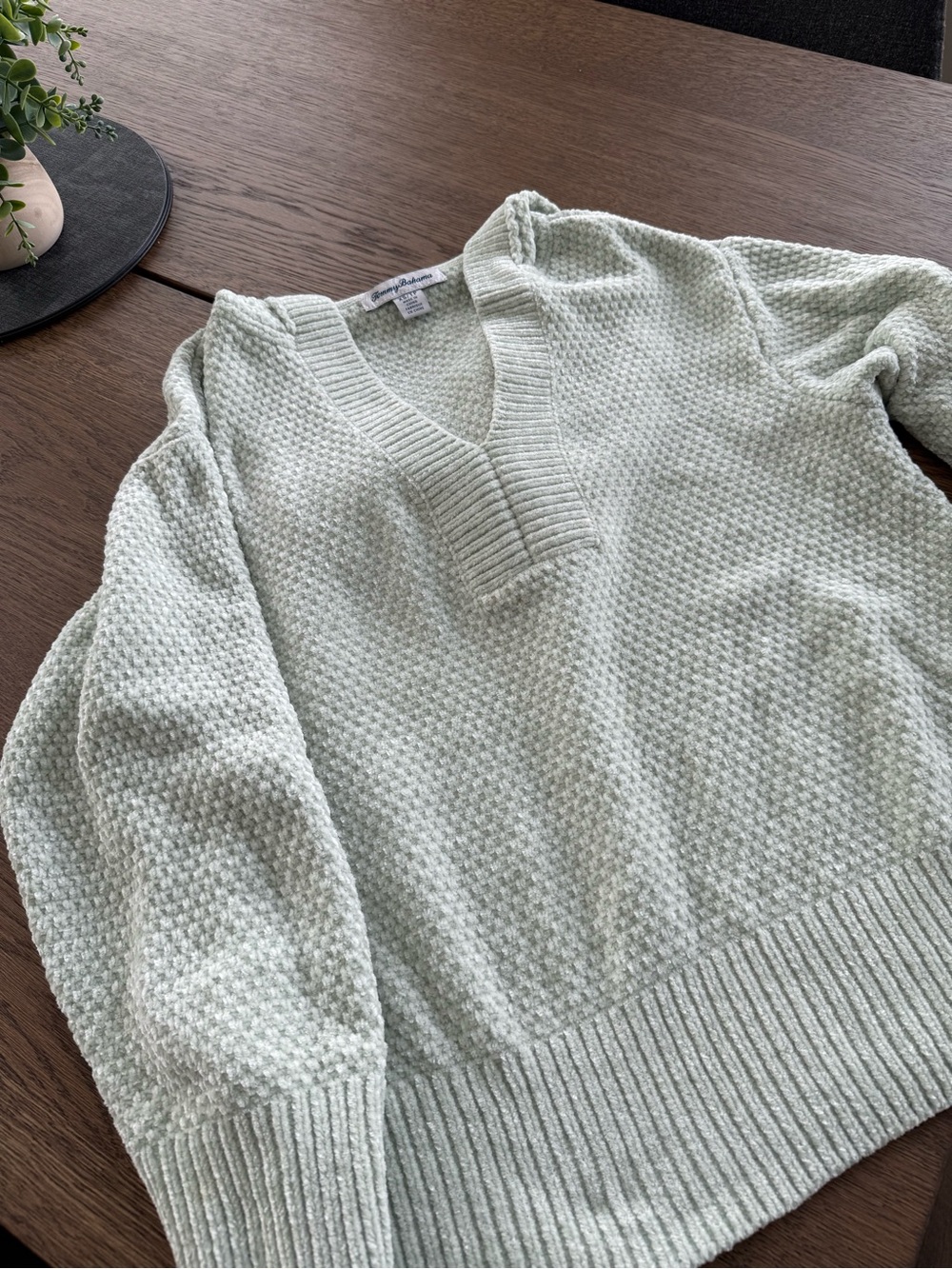 Tommy Bahama V-Neck Women’s Sweater in Pale Mint